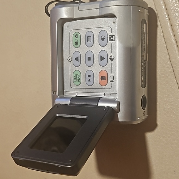 Video Camera - Picture 3 of 3